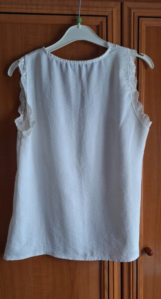 Blusa blanca con encaje