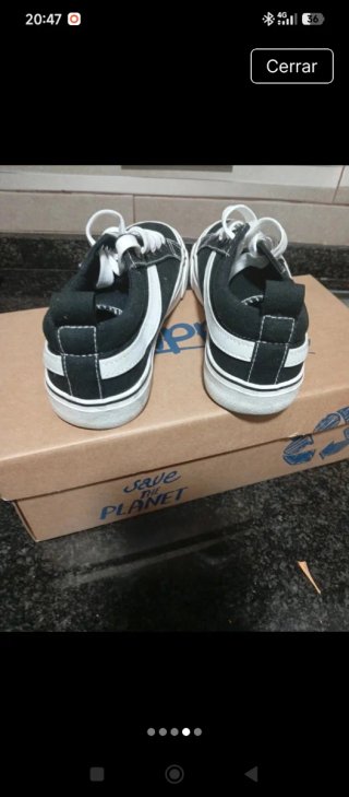 Zapatillas negras y blancas