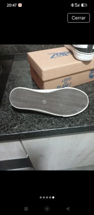 Zapatillas negras y blancas