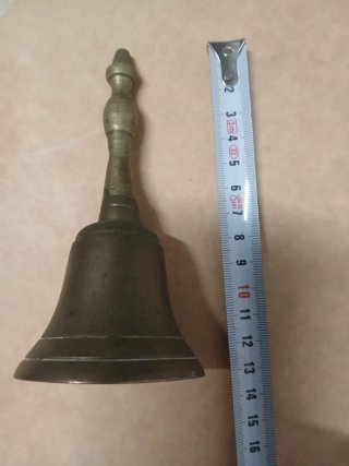 Campanita antigua de bronce