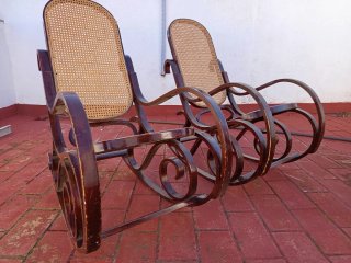 2 Mecedoras Antiguas Ratán y Madera