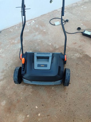 Escarificadora de césped eléctrica
