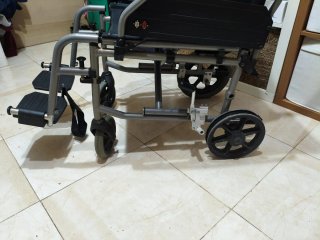 Silla de ruedas (con defecto)