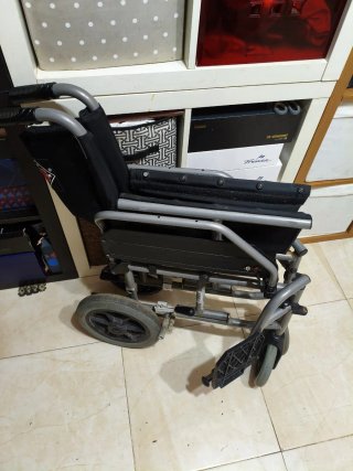 Silla de ruedas (con defecto)