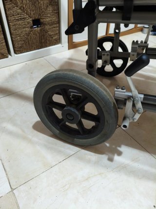 Silla de ruedas (con defecto)