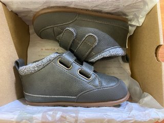 Botín Zapato Feroz modelo Liria gris T L