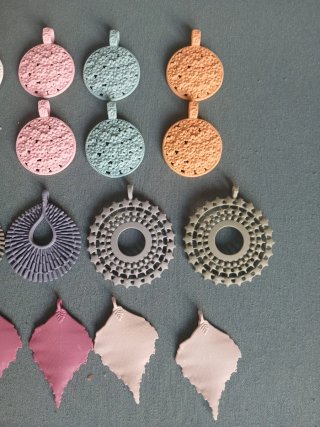 Lote Colgantes Metálicos Pintados a Mano. Lote 1