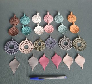 Lote Colgantes Metálicos Pintados a Mano. Lote 1