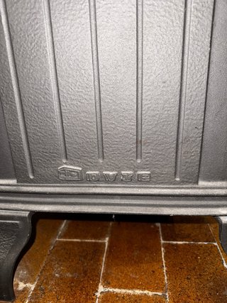 Chimenea de hierro fundido negra