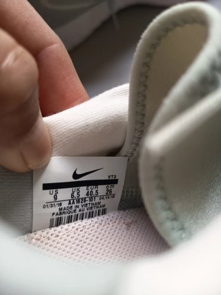 Zapatillas Nike Blancas y Grises