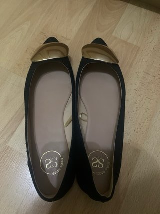 Bailarinas negras con detalle dorado