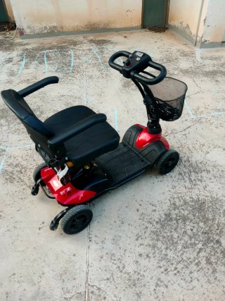 Scooter Eléctrico Rojo y Negro