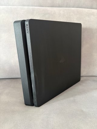 PS4 Slim Negra + Spider-Man+2 mandos