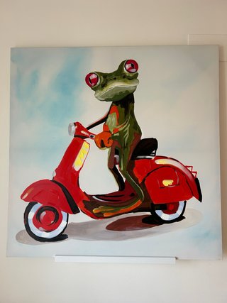 Pintura de rana en moto roja