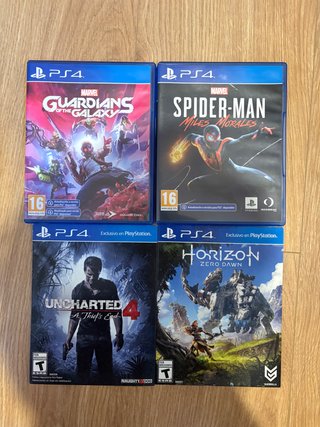 PS4 Slim Negra + Mando + 4 Juegos
