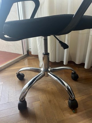 Silla de escritorio ergonómica negra