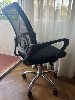 Silla de escritorio ergonómica negra