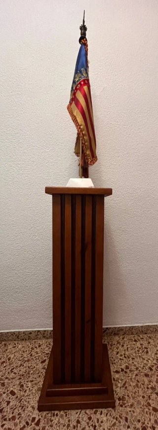 Base de madera maciza + Senyera