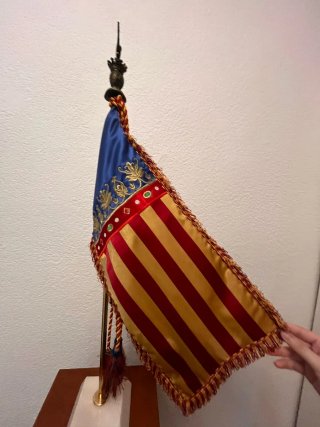 Base de madera maciza + Senyera