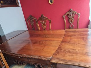 Mesa de comedor de madera tallada y sus 6 sillas