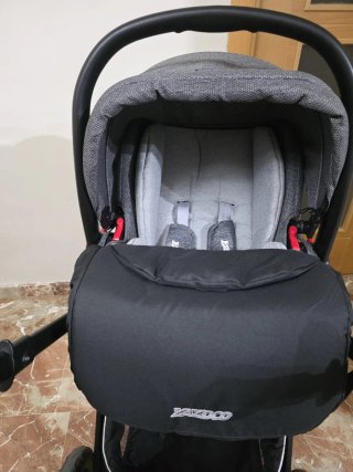 Silla de bebé 3 en 1 casi nueva