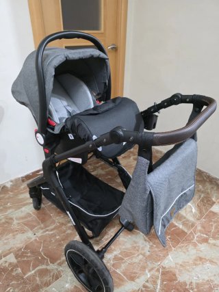 Silla de bebé 3 en 1 casi nueva