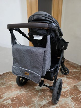 Silla de bebé 3 en 1 casi nueva