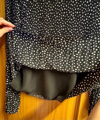 Blusa negra con lunares blancos Talla S