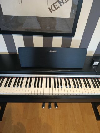 Piano Digital Yamaha Negro