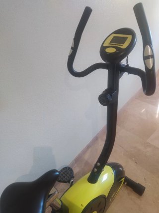 Bicicleta Estática Ilico Negra y Amarilla