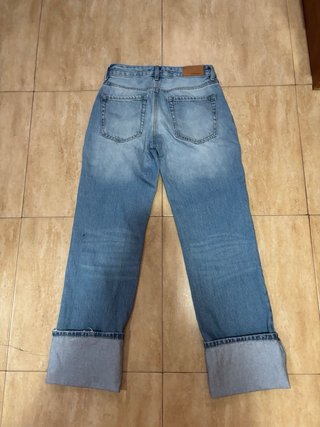 Vaqueros Stradivarius desgastados