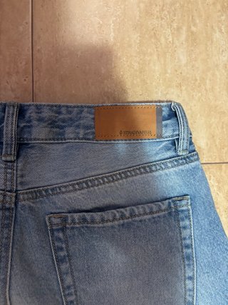 Vaqueros Stradivarius desgastados