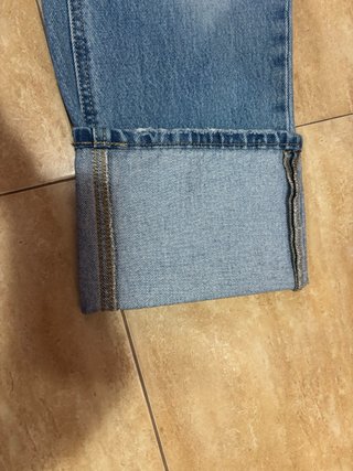 Vaqueros Stradivarius desgastados
