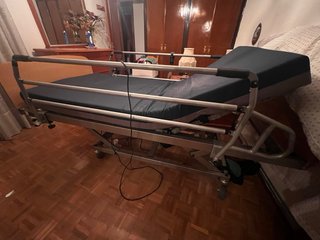 Cama articulada geriatrica negra y madera