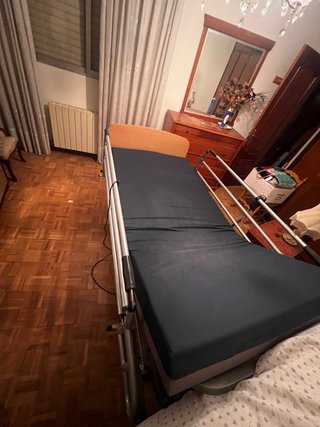 Cama articulada geriatrica negra y madera