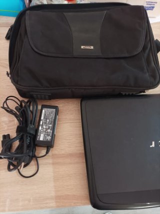 Portátil Acer Aspire 5715Z + funda + cargador