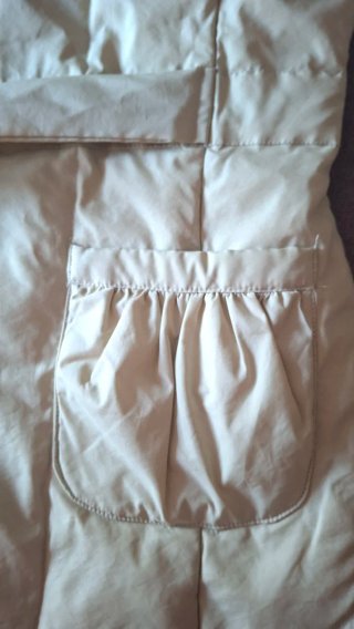Plumas AMITIÉ Beige talla M-L , casi sin estrenar.