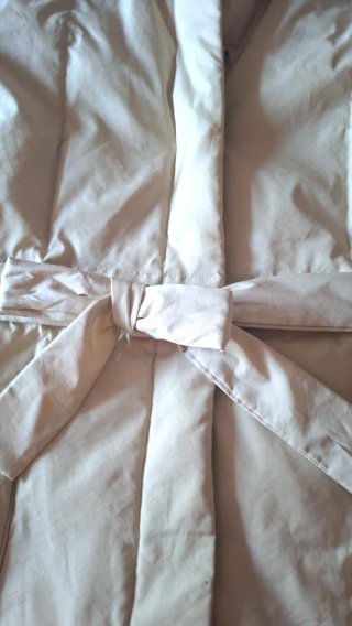 Plumas AMITIÉ Beige talla M-L , casi sin estrenar.