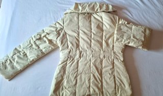 Plumas AMITIÉ Beige talla M-L , casi sin estrenar.