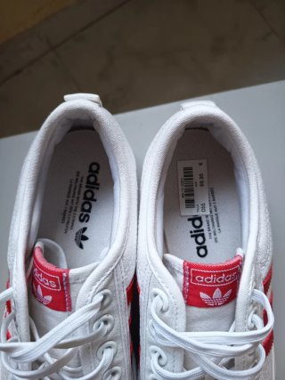 Zapatillas Adidas Blancas y Rojas