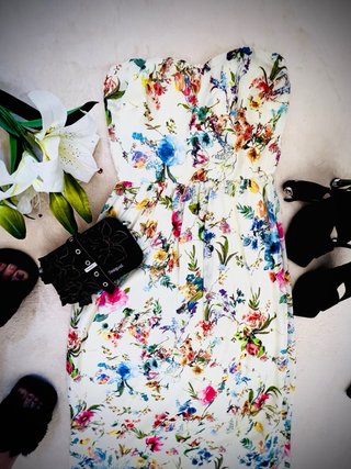 Vestido palabra de honor floral Bershka S/M