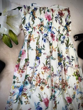 Vestido palabra de honor floral Bershka S/M