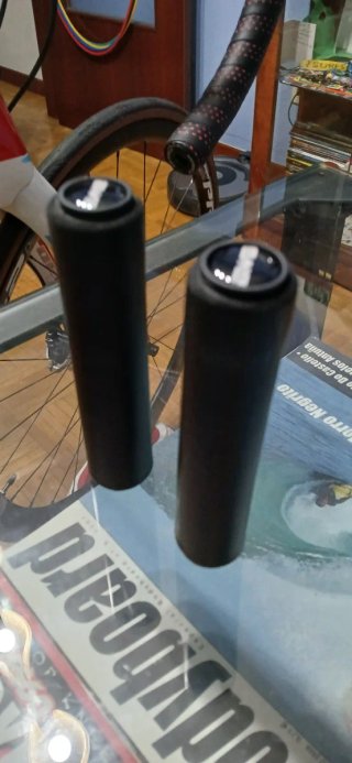 Puños MTB ESI GRIPS Negros como nuevos sin uso .