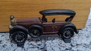 Tope de Puerta Coche Antiguo y Árbol Frutal