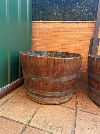 Macetero de madera y metal barrica