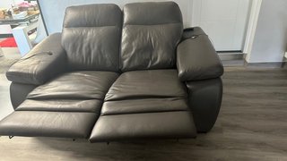 Sofá de piel reclinable con USB