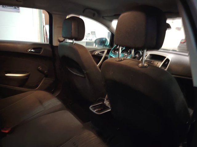 Opel Astra 2012