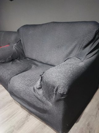 Sofá 2 plazas gris con funda
