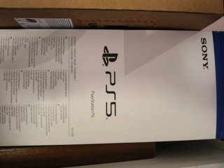 PS5 Slim 1TB con un mando original , en su caja .
