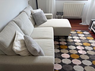 Alfombra moderna gris y amarilla